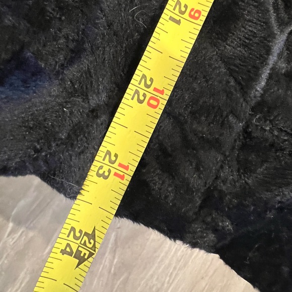 Italian Made AMATI Black Vest, Zip Front, Faux Fur Outside with POCKETS - Picture 10 of 13